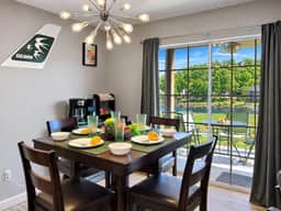 692 Walk-in Lakefront Oasis - Cozy, Calm, Scenic - Image 4