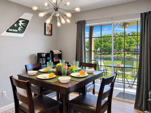 692 Walk-in Lakefront Oasis - Cozy, Calm, Scenic - Image 4