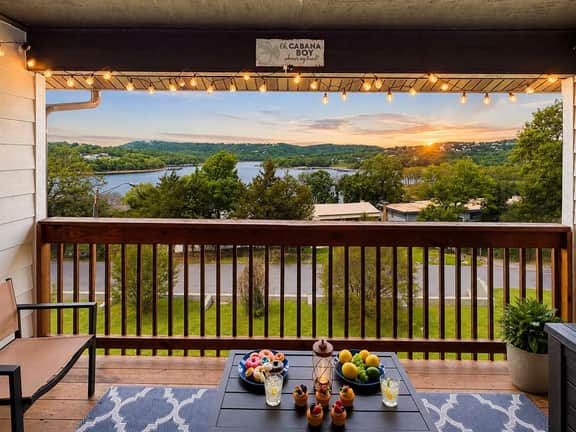 Beautiful Lake View, spacious, pool, pickleball - Image 2
