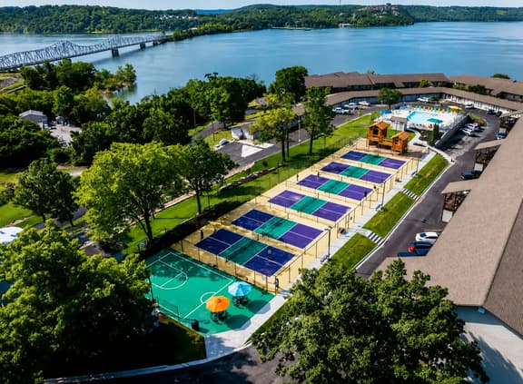 Beautiful Lake View, spacious, pool, pickleball - Image 1